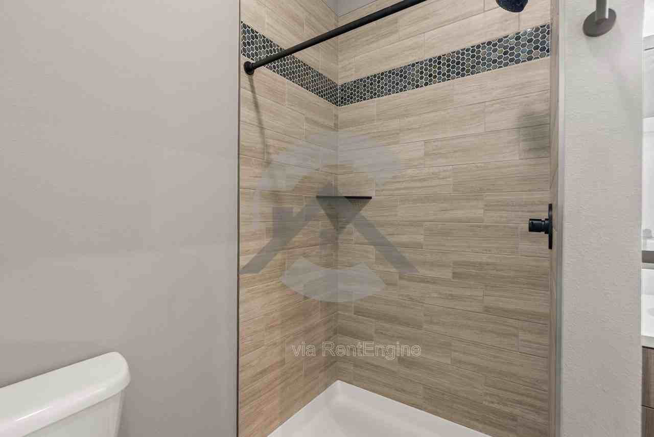 401 N Independence Ave #303 - Photo 7 of 11