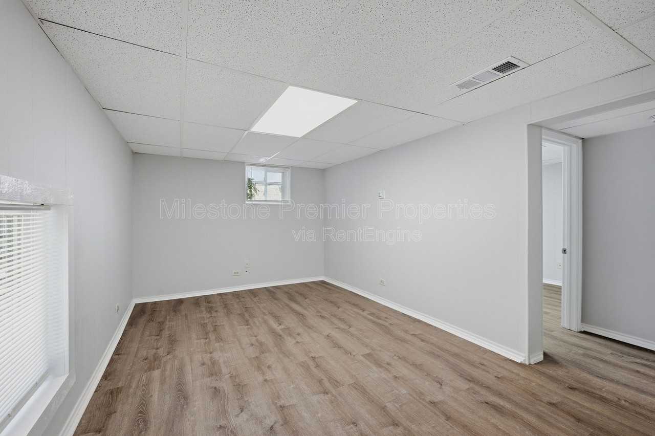 310 S Barrett Ave #101 - Photo 4 of 18