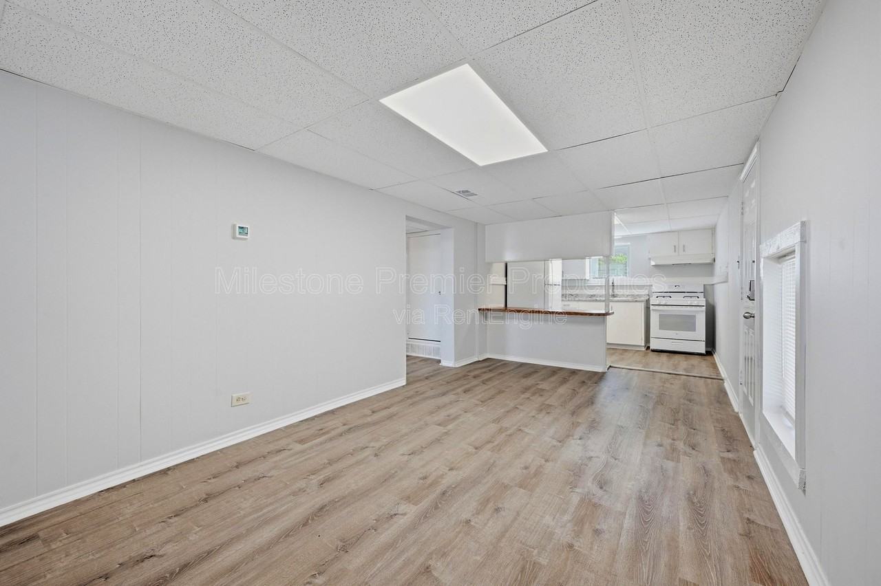 310 S Barrett Ave #101 - Photo 7 of 18