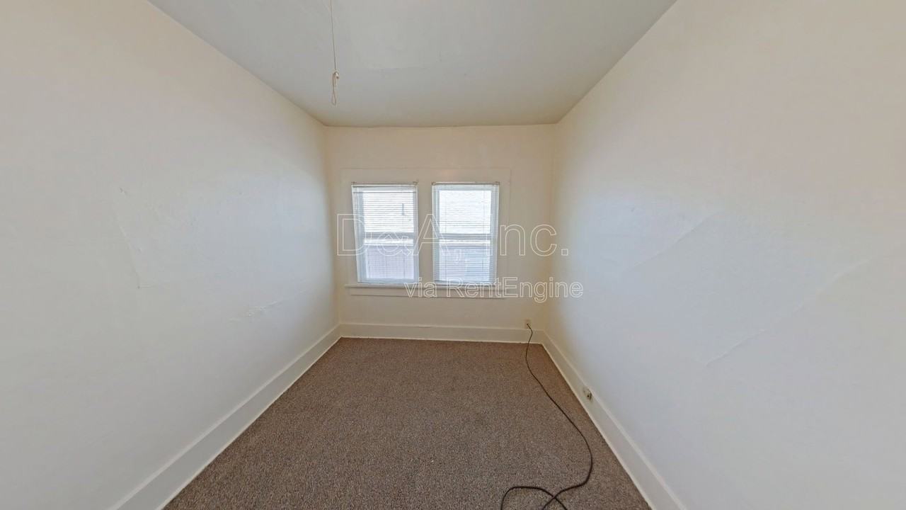 242 Nw 15th St #3 - Photo 2 of 7