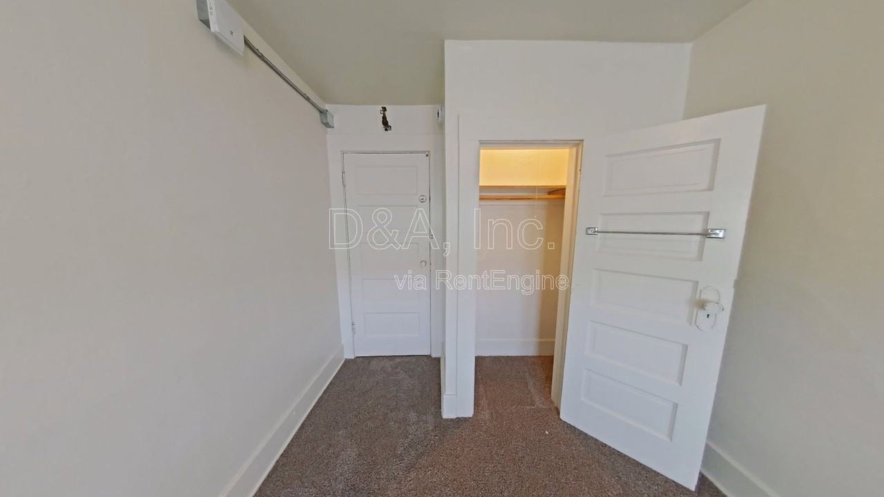 242 Nw 15th St #3 - Photo 3 of 7