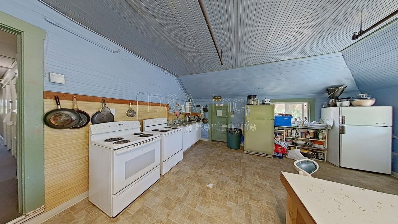 242 Nw 15th St #3 - Photo 4 of 7