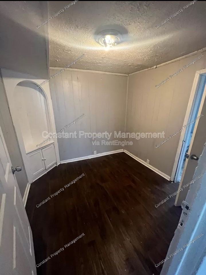 616 W Poplar St #1 - Photo 2 of 7