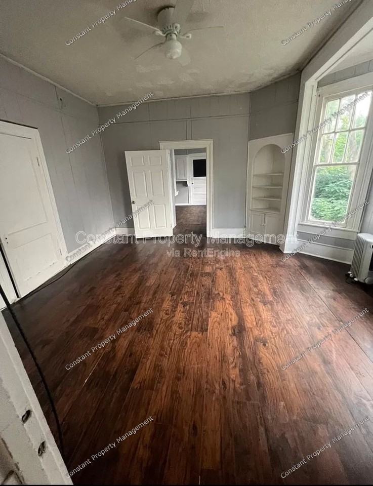 616 W Poplar St #1 - Photo 3 of 7