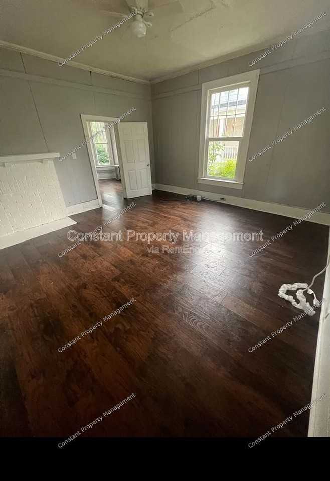 616 W Poplar St #1 - Photo 4 of 7