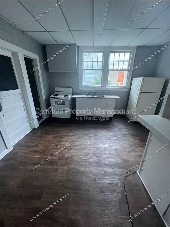 616 W Poplar St #1 - Photo 5 of 7
