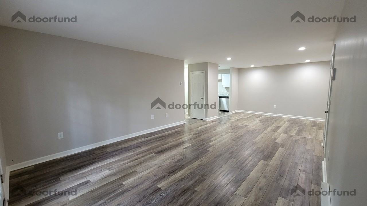 208 Columbus St #11 - Photo 2 of 4
