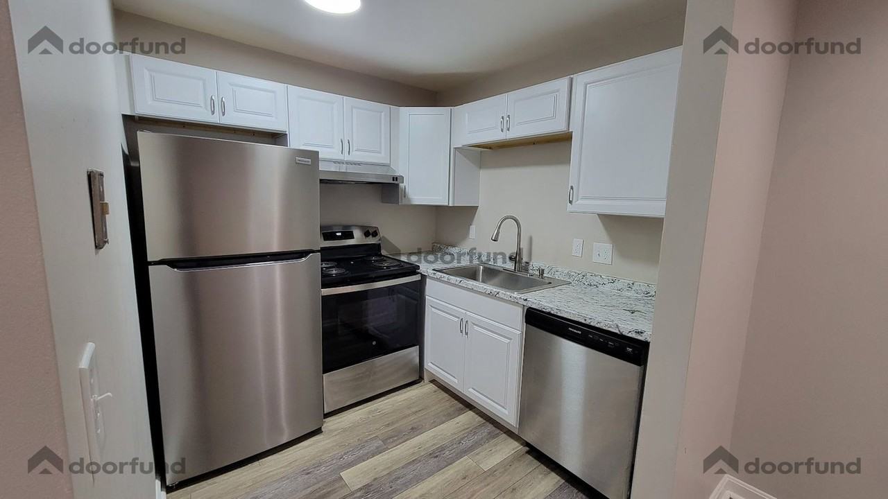 208 Columbus St #11 - Photo 3 of 4