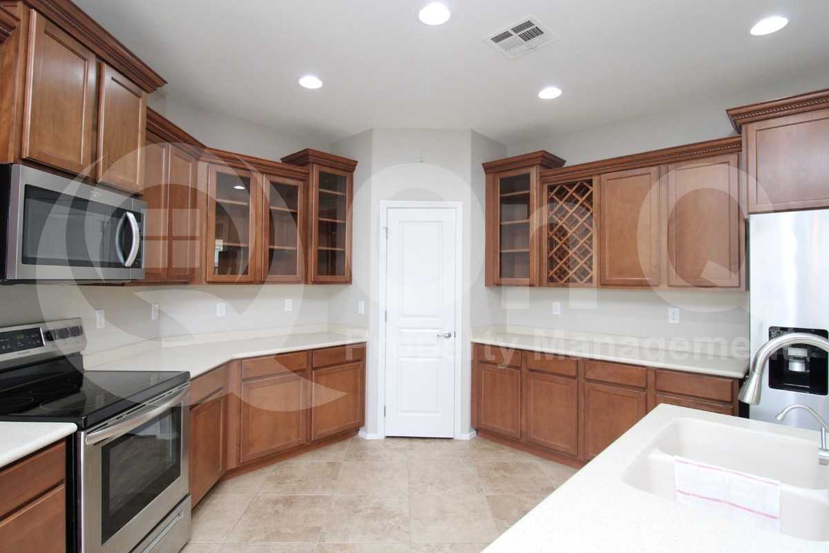35916 W Catalonia Dr - Photo 4 of 28