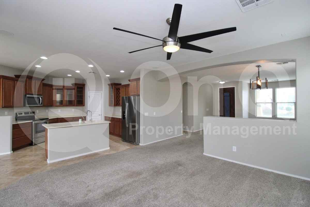 35916 W Catalonia Dr - Photo 5 of 28