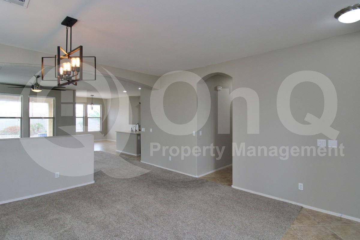 35916 W Catalonia Dr - Photo 7 of 28