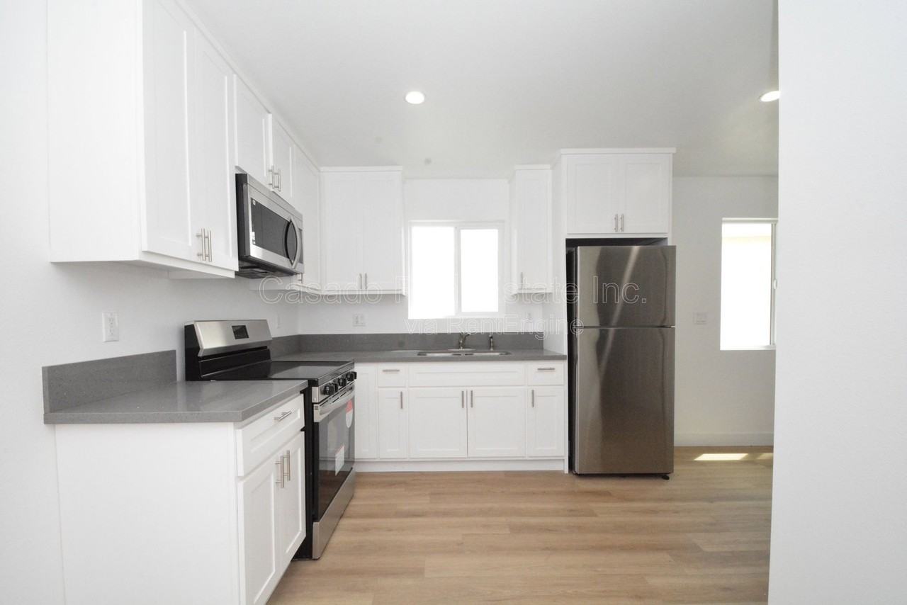 134 E Market St - Photo 2 of 9