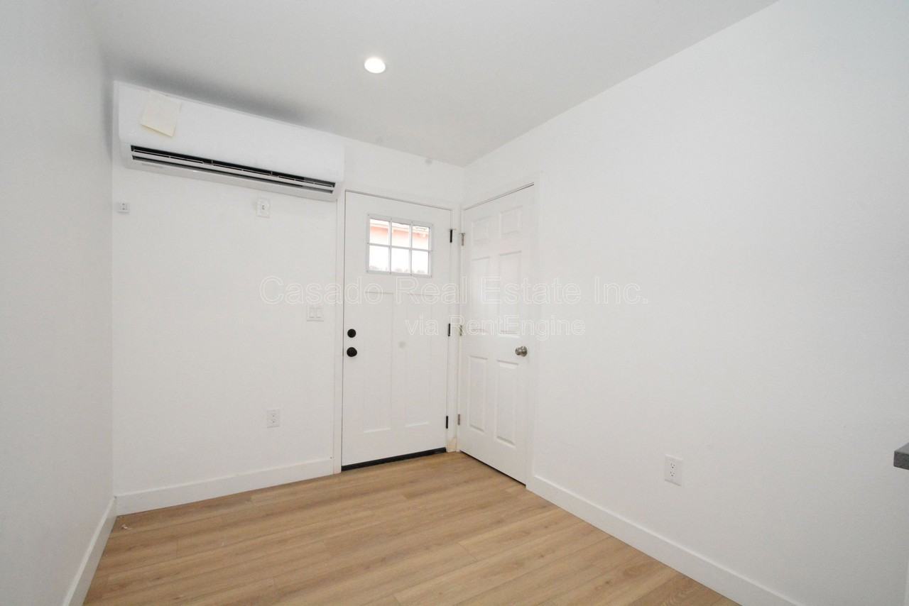 134 E Market St - Photo 3 of 9