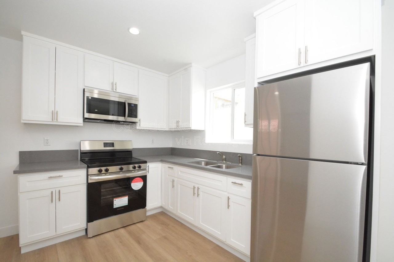 134 E Market St - Photo 4 of 9