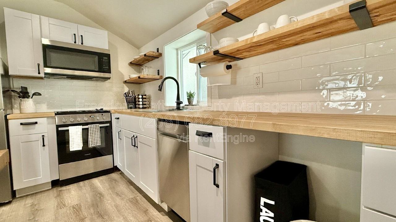 1519 E Montana Ave - Photo 2 of 13