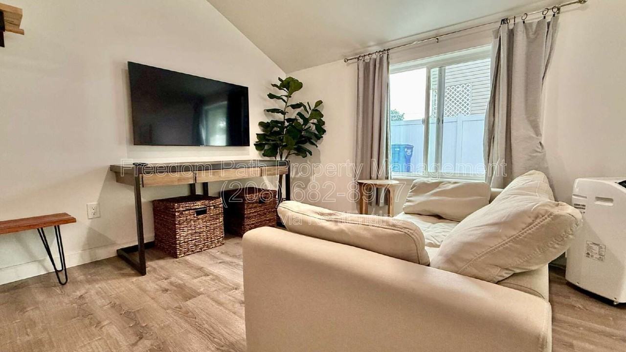 1519 E Montana Ave - Photo 5 of 13