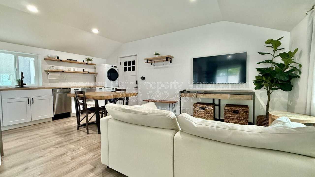 1519 E Montana Ave - Photo 6 of 13