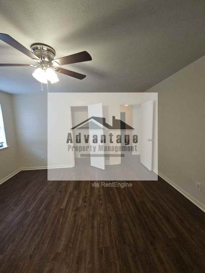 1085 Eastview Rd Ne #A - Photo 5 of 7