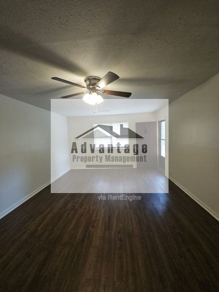 1085 Eastview Rd Ne #A - Photo 6 of 7
