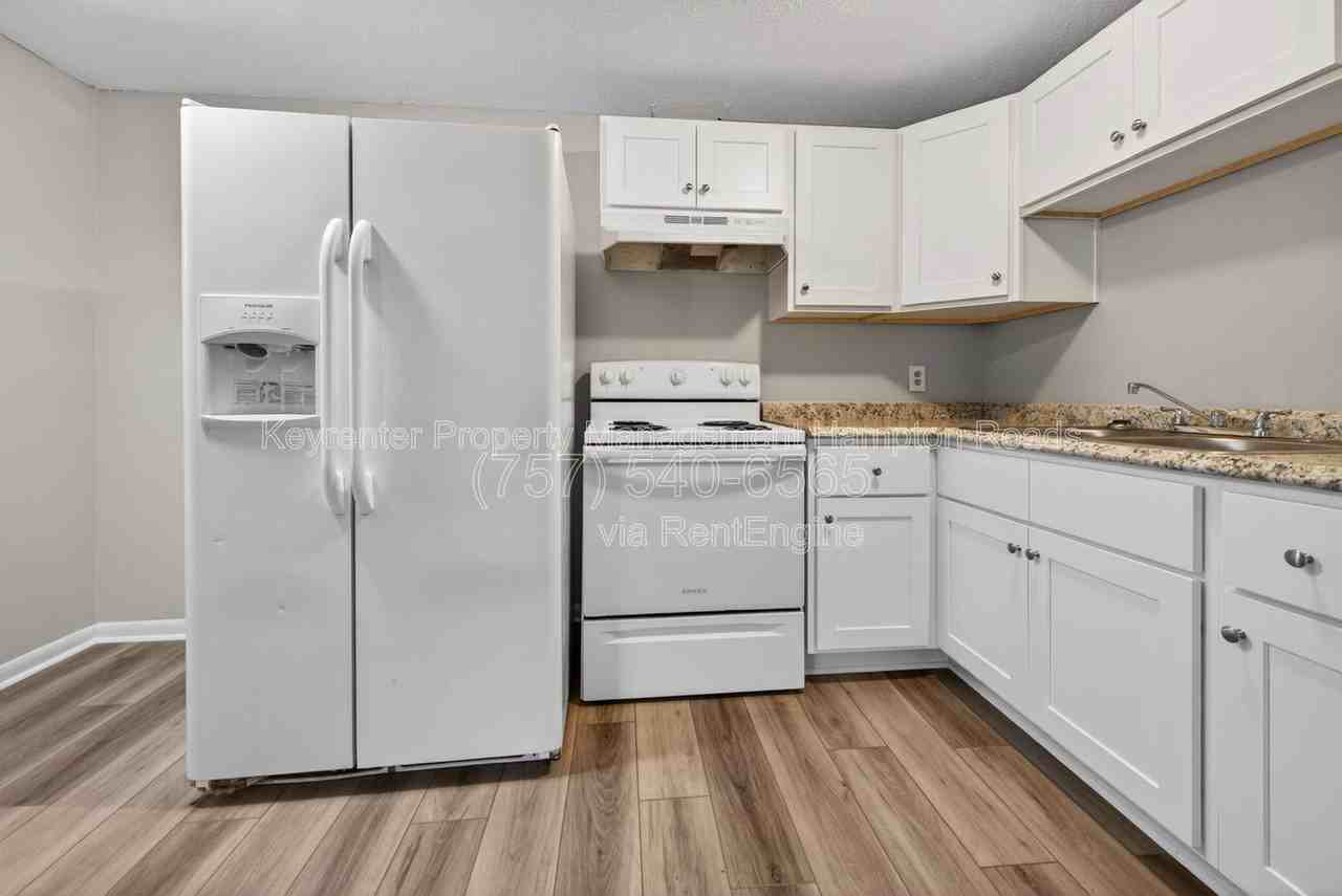 6249 Alexander St #C - Photo 6 of 15
