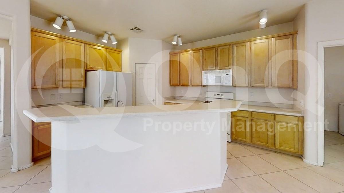 19605 E Carriage Way - Photo 4 of 26