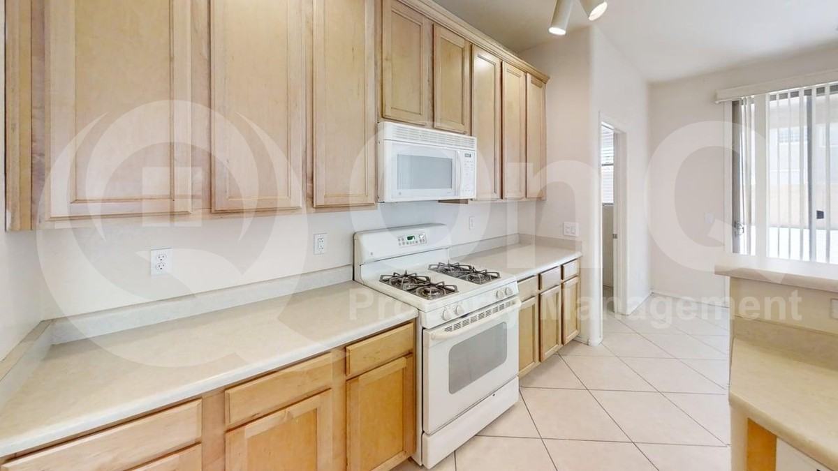 19605 E Carriage Way - Photo 5 of 26