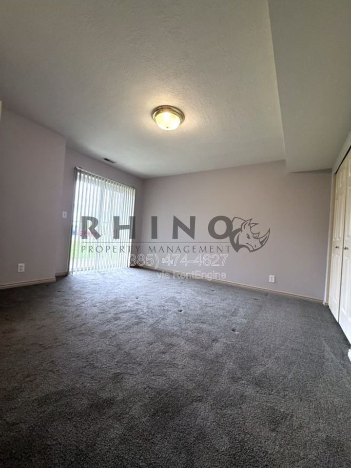 370 W 4900 S #8 - Photo 5 of 12