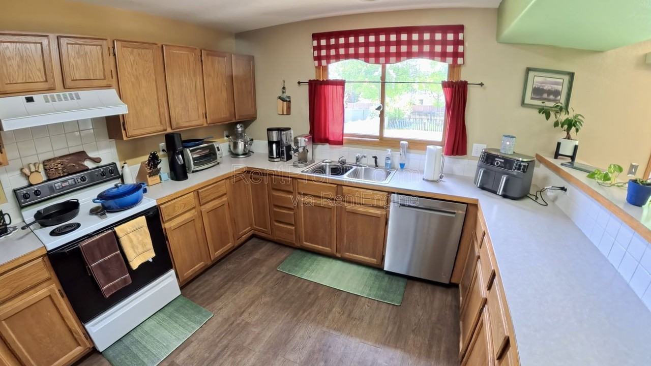 2425 Cochetopa Ct - Photo 7 of 26