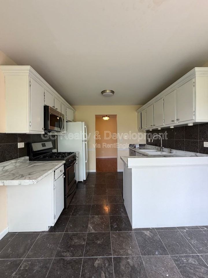 871 Yosemite Trl #C - Photo 2 of 17