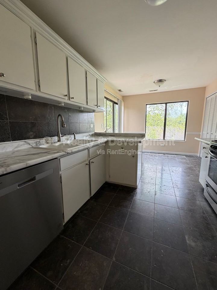 871 Yosemite Trl #C - Photo 5 of 17