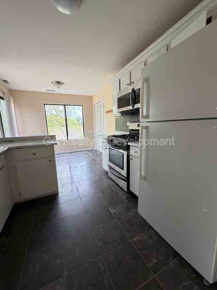 871 Yosemite Trl #C - Photo 6 of 17