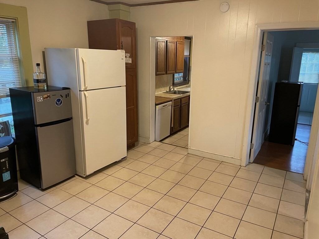 9 Guinan St #1 - Photo 6 of 13