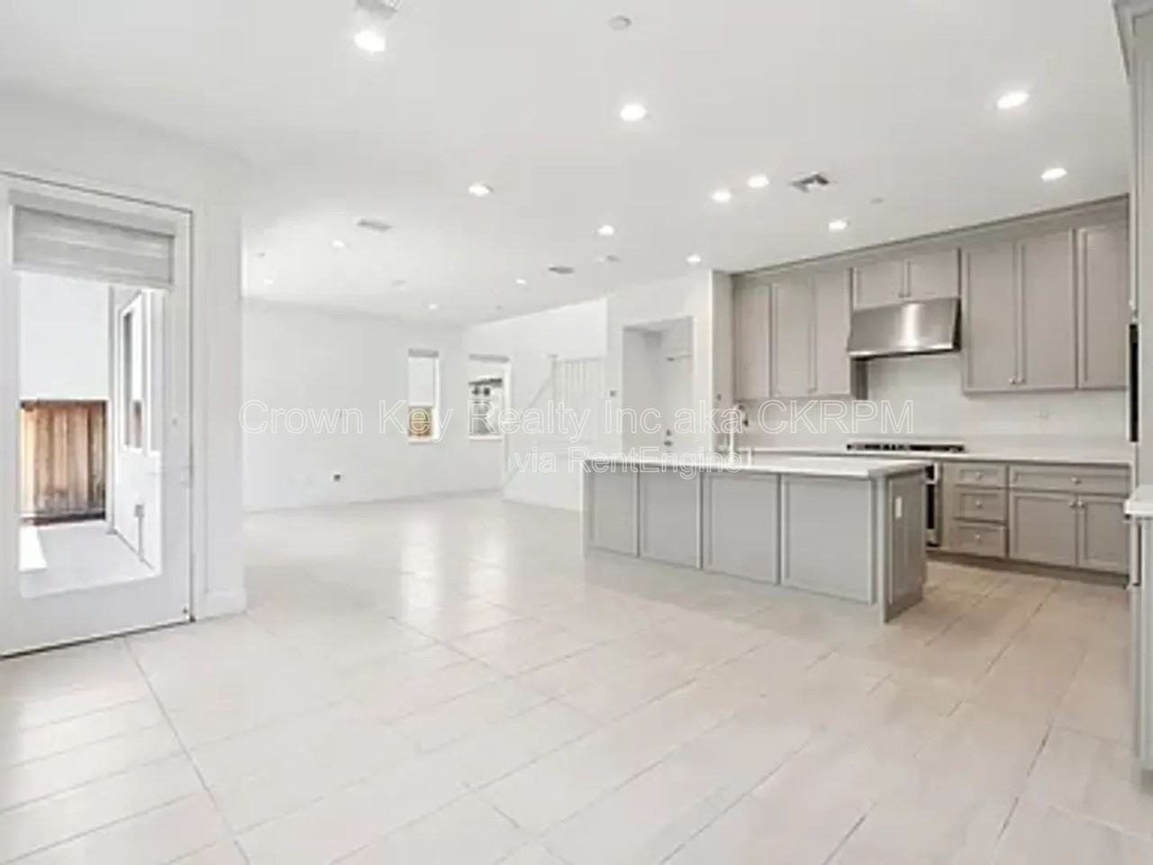 1363 S Shields Ave - Photo 3 of 18