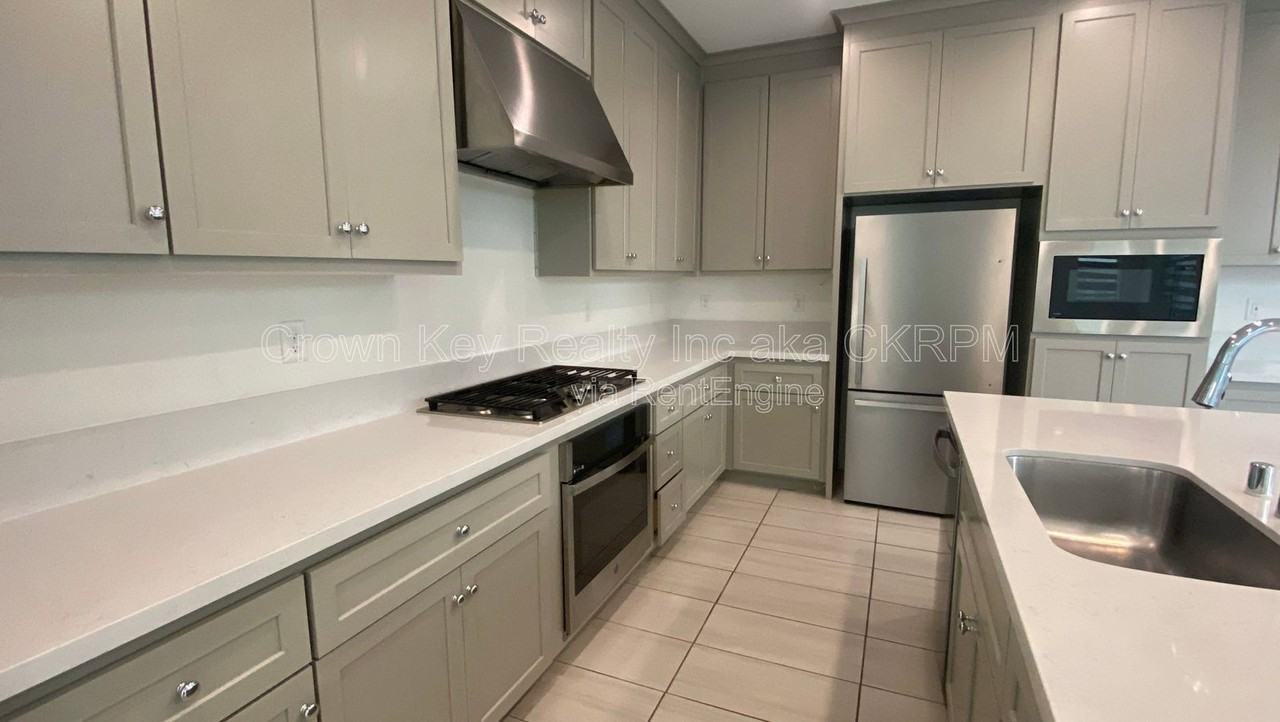 1363 S Shields Ave - Photo 4 of 18
