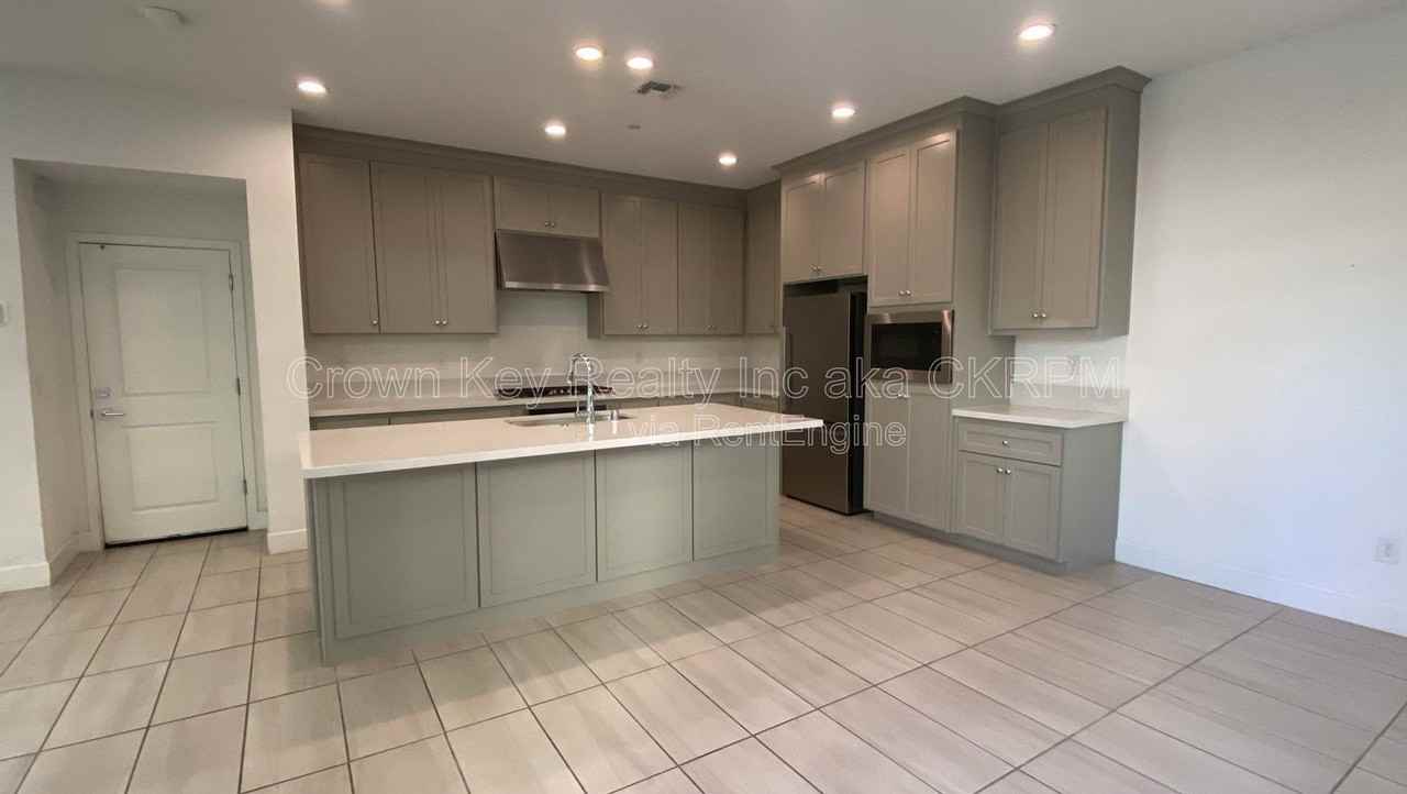 1363 S Shields Ave - Photo 5 of 18