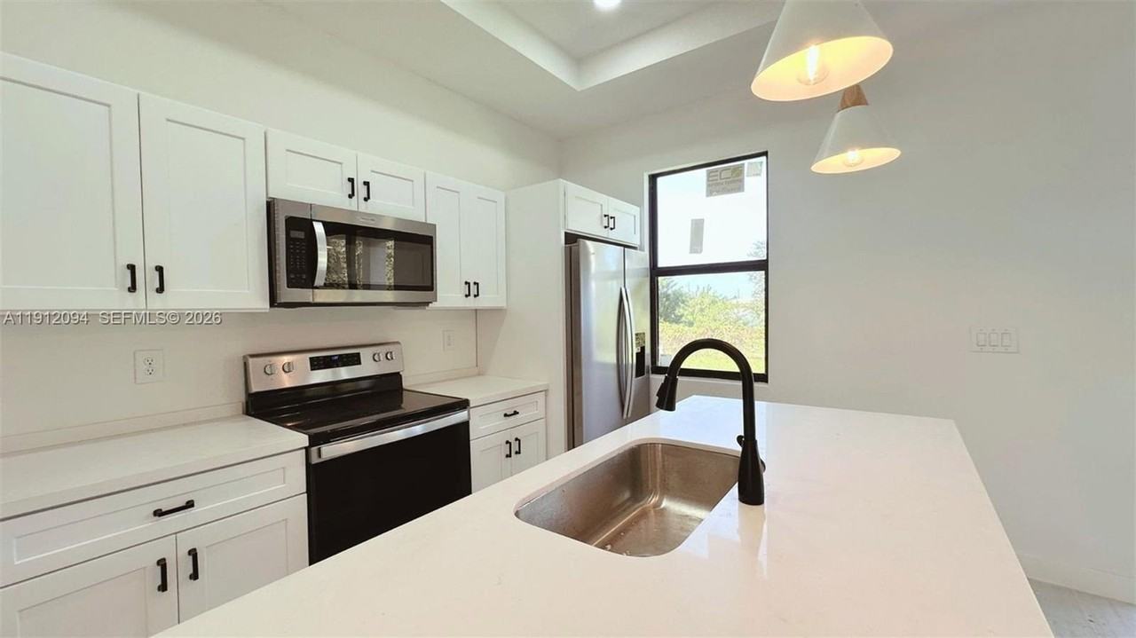 2713 56th St W - Photo 4 of 14
