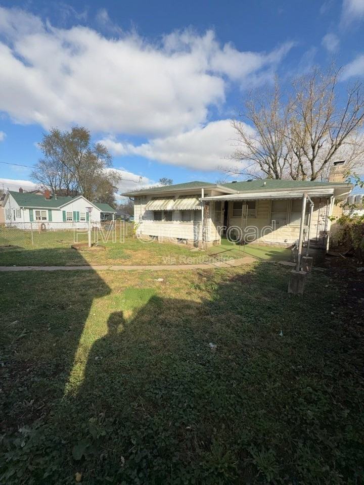 2613 Louise St - Photo 3 of 34