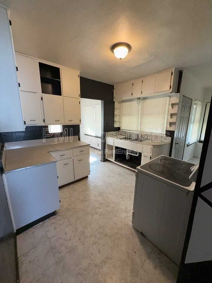 2613 Louise St - Photo 5 of 34