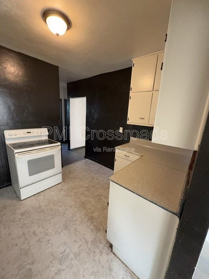 2613 Louise St - Photo 6 of 34