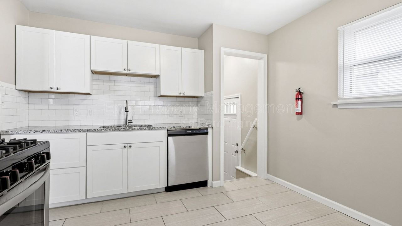 1072 Mill St - Photo 4 of 14