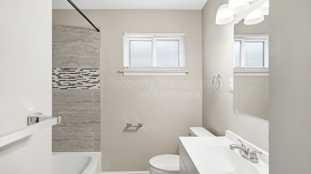 1072 Mill St - Photo 5 of 14