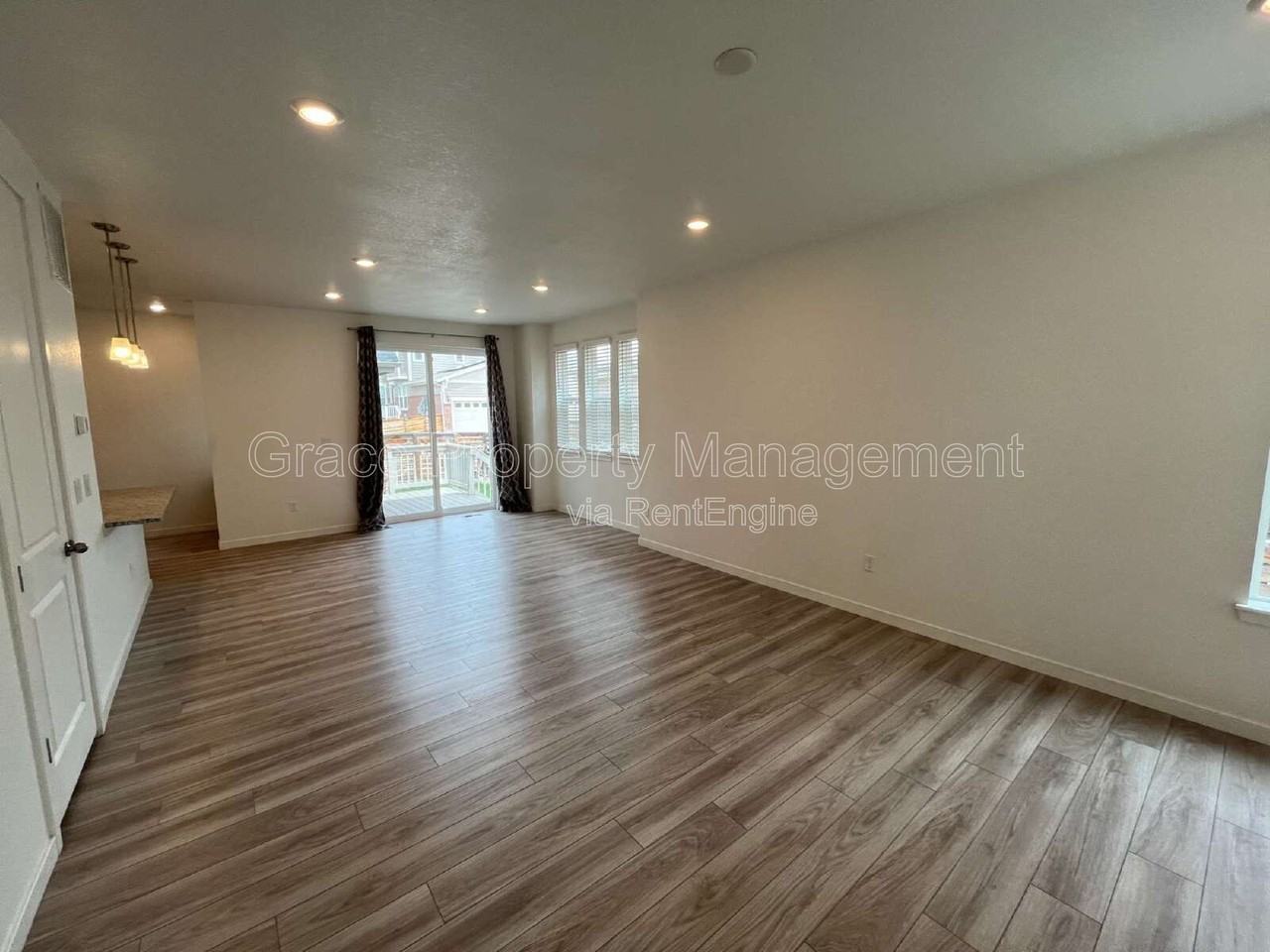 Olive Ct - Photo 2 of 16