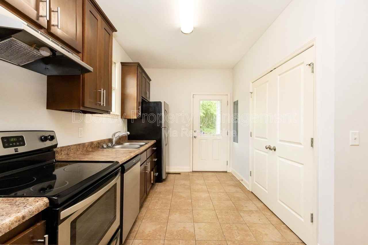226 N Hickory St - Photo 3 of 24