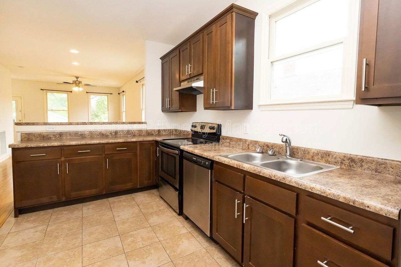 226 N Hickory St - Photo 4 of 24