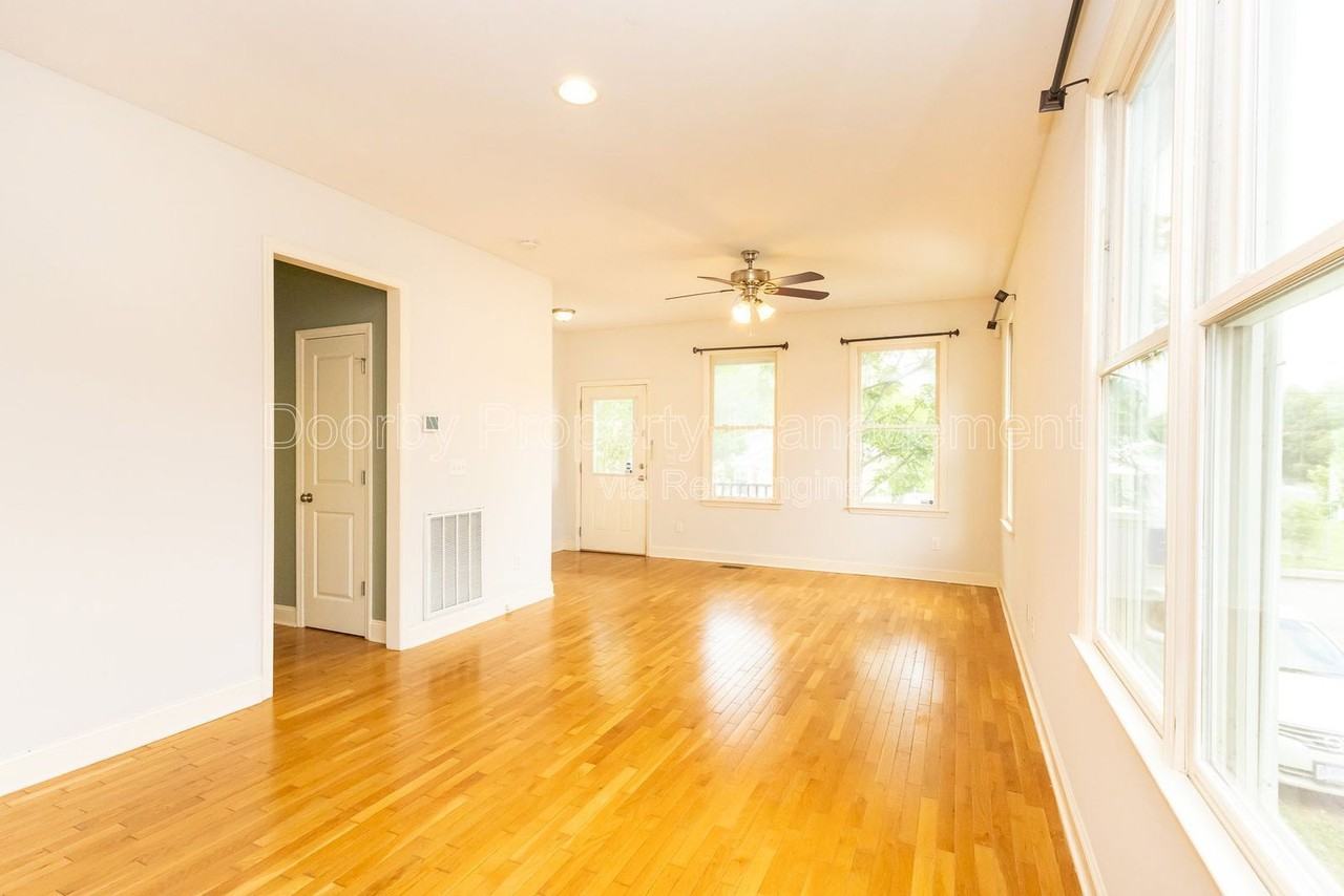 226 N Hickory St - Photo 5 of 24