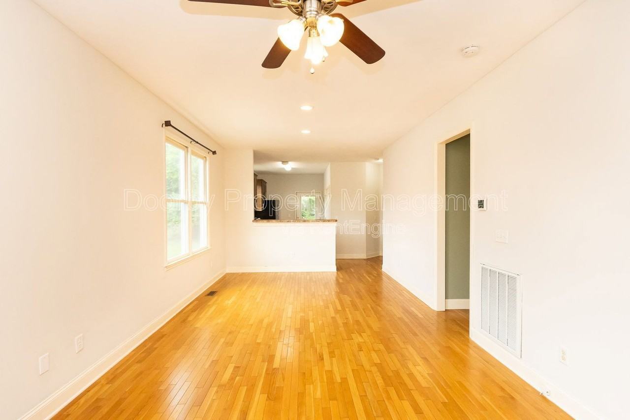 226 N Hickory St - Photo 6 of 24