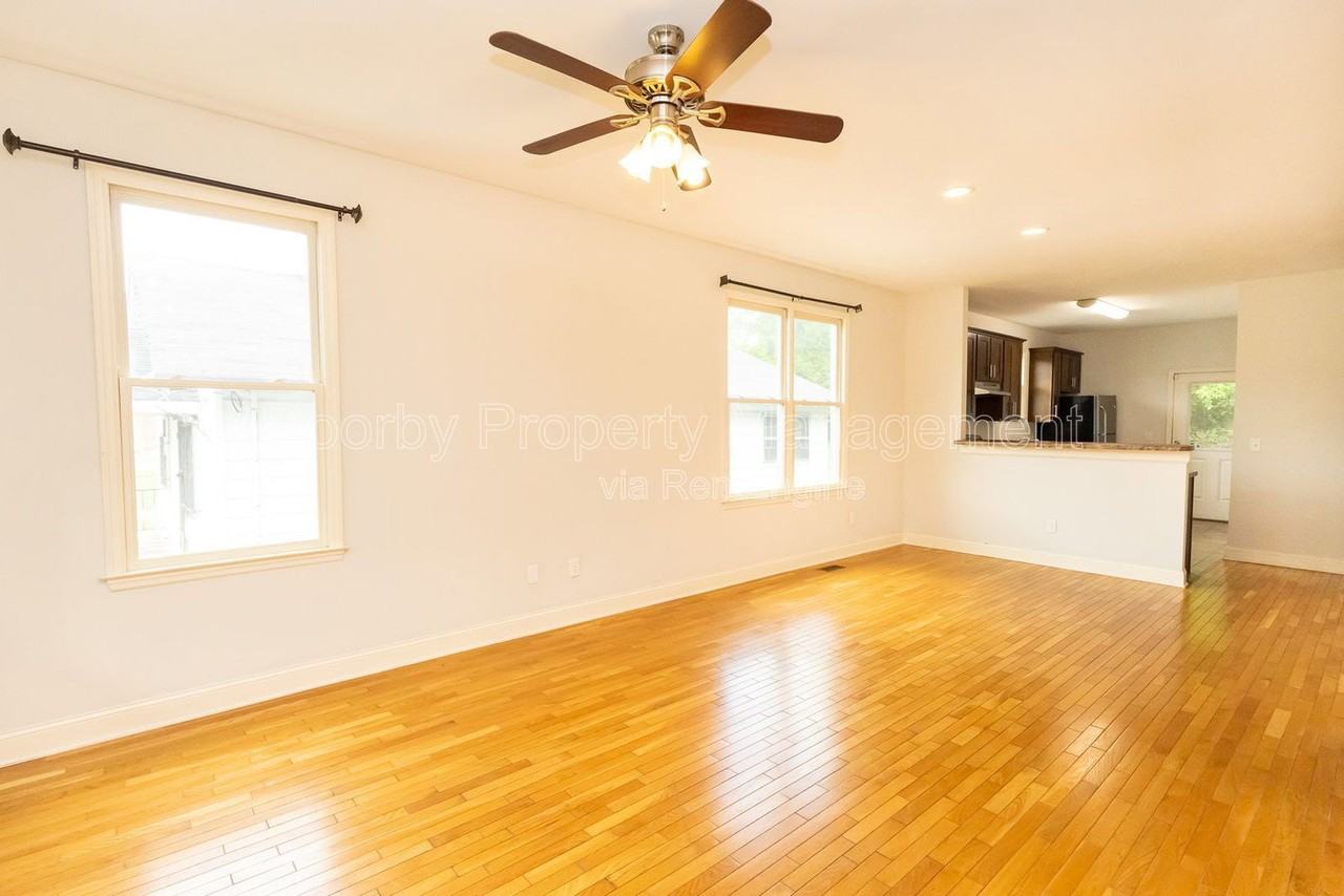 226 N Hickory St - Photo 7 of 24