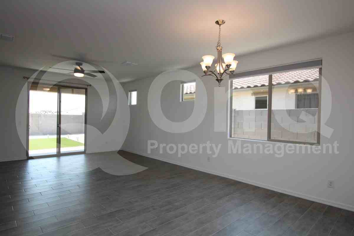 24215 W Gross Ave - Photo 4 of 18