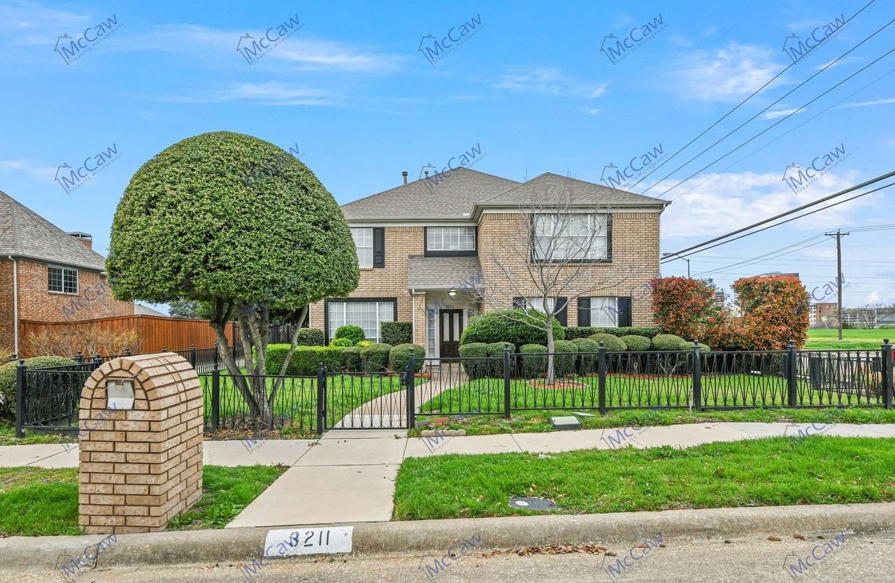 3211 Wessex Cir - Photo 2 of 25