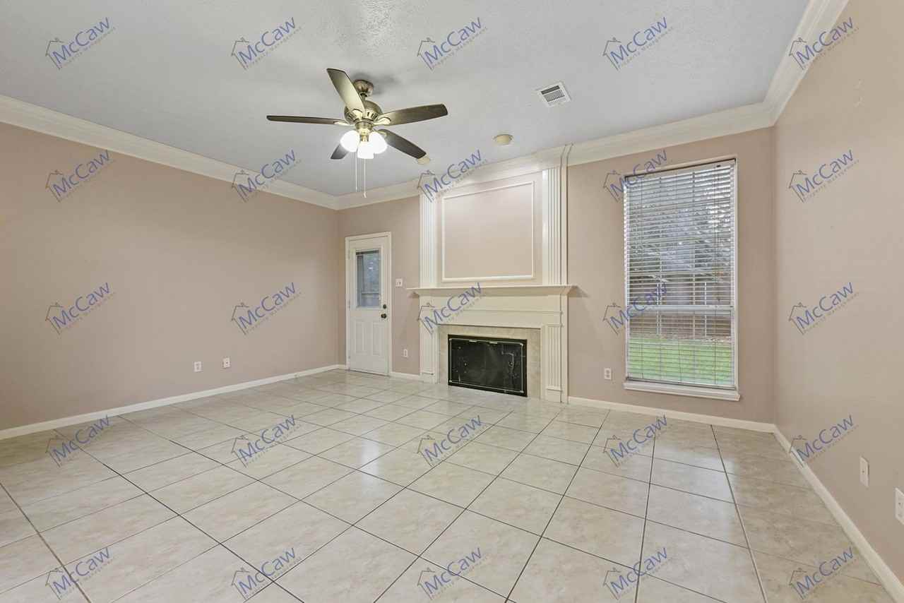 3211 Wessex Cir - Photo 4 of 25
